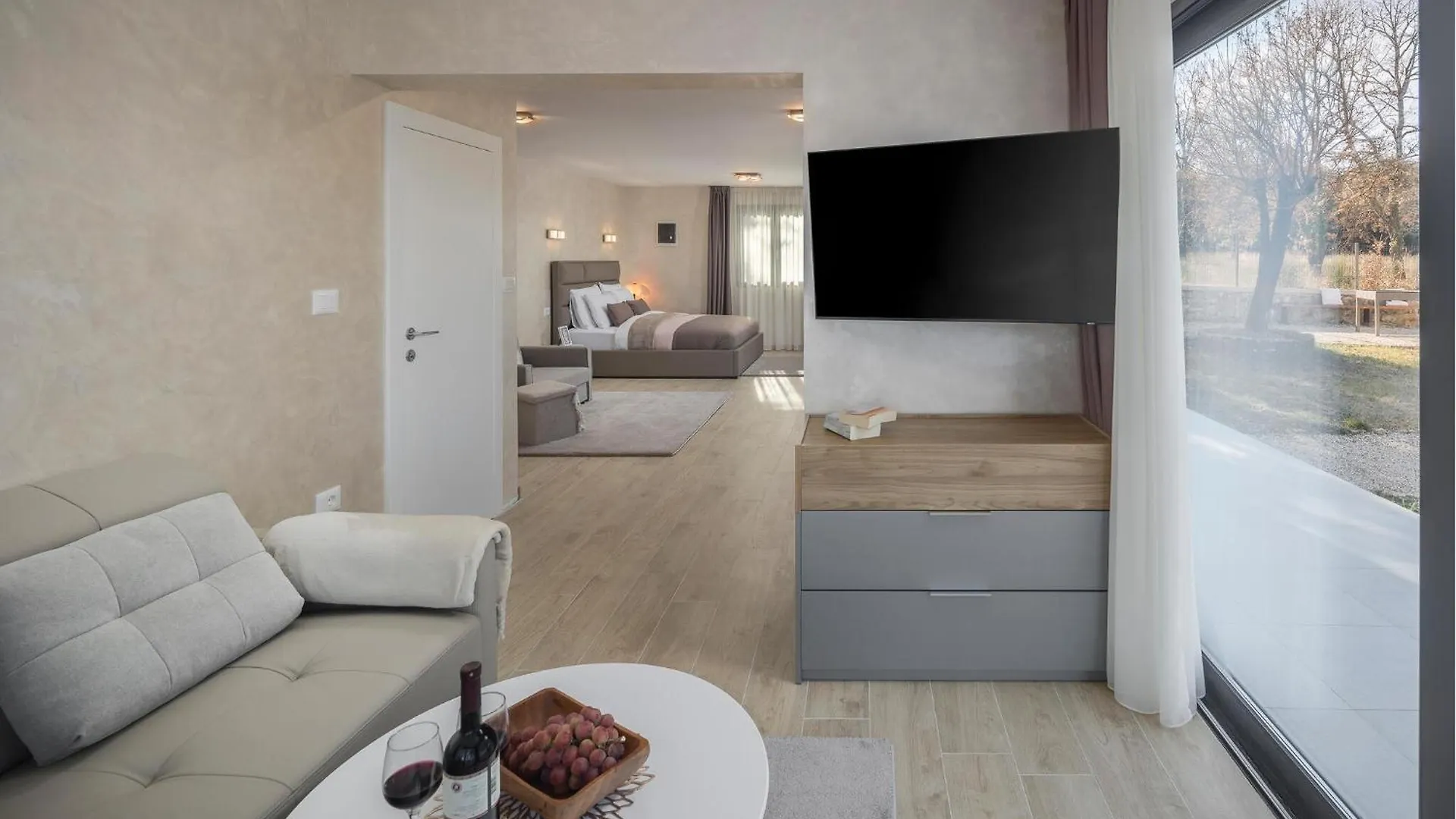 2 Bedroom Lovely Home In 로비니 펜션