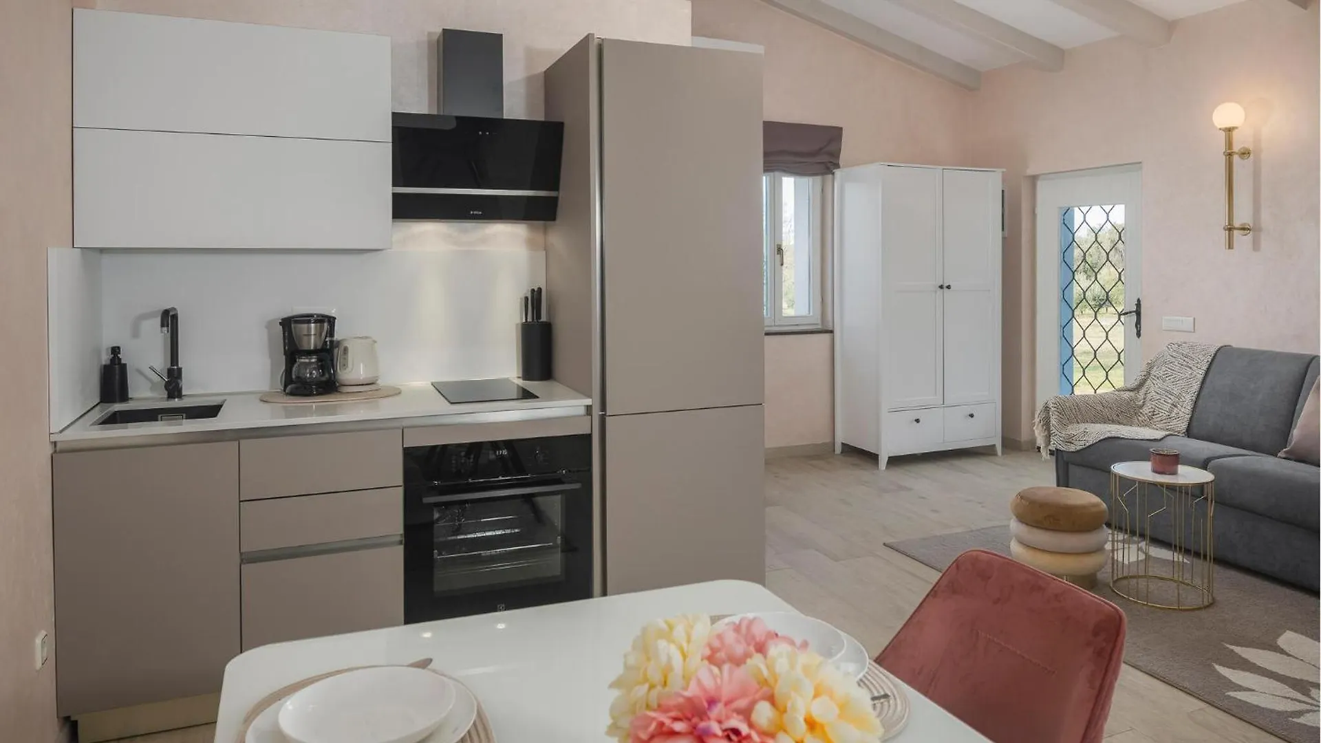 펜션 2 Bedroom Lovely Home In 로비니