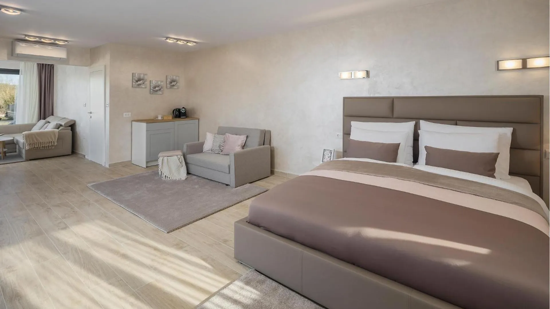 2 Bedroom Lovely Home In 로비니 크로아티아